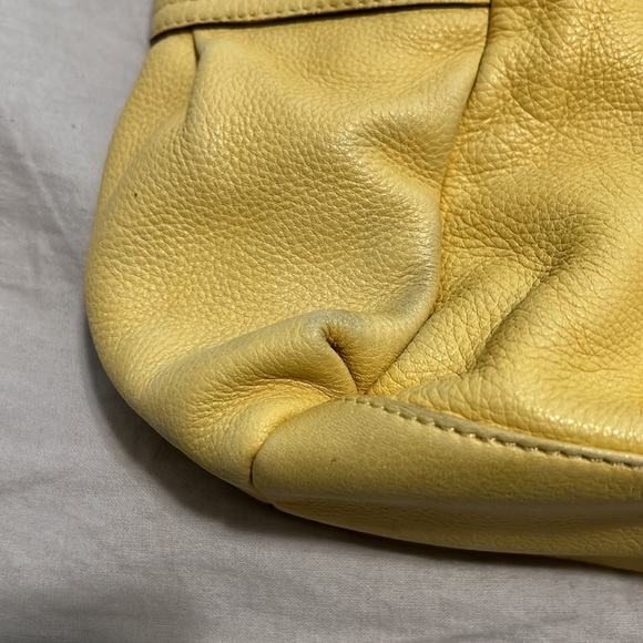 Gorgeous pale yellow B Makowski handbag - Picture 6 of 9